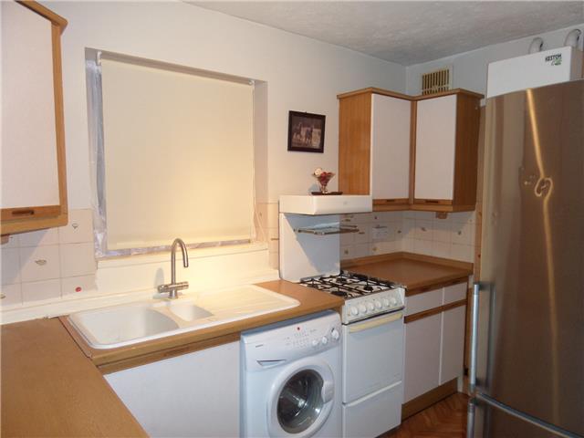 Image of 2 bedroom Ground Maisonette to rent in Sutton Lane Hounslow TW3 at Sutton Lane, Hounslow, TW3